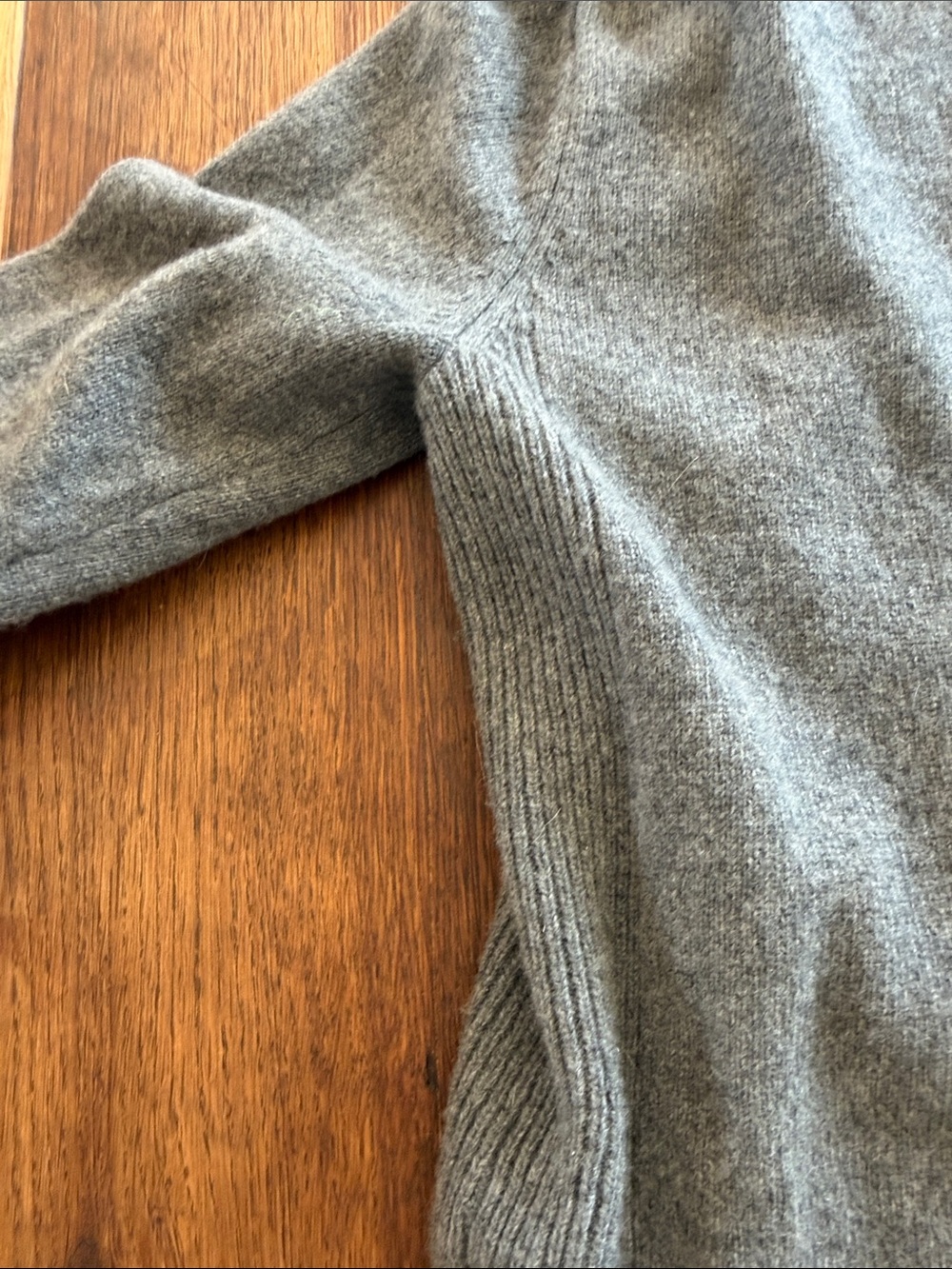 Patagonia Cashmere Gray Zip-Up Hooded Sweater - Picture 8 of 8